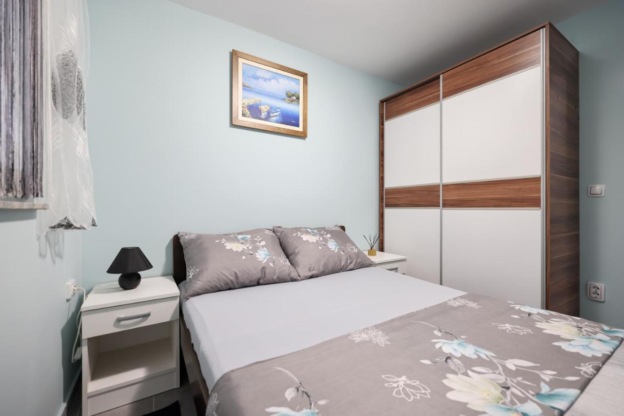 Two Bedroom Sunset Apartment *