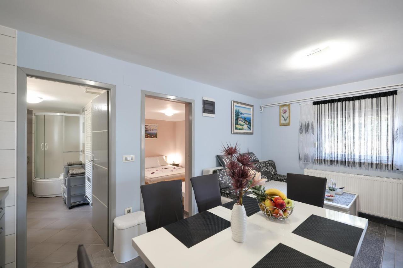 Two Bedroom Sunset Apartment *
