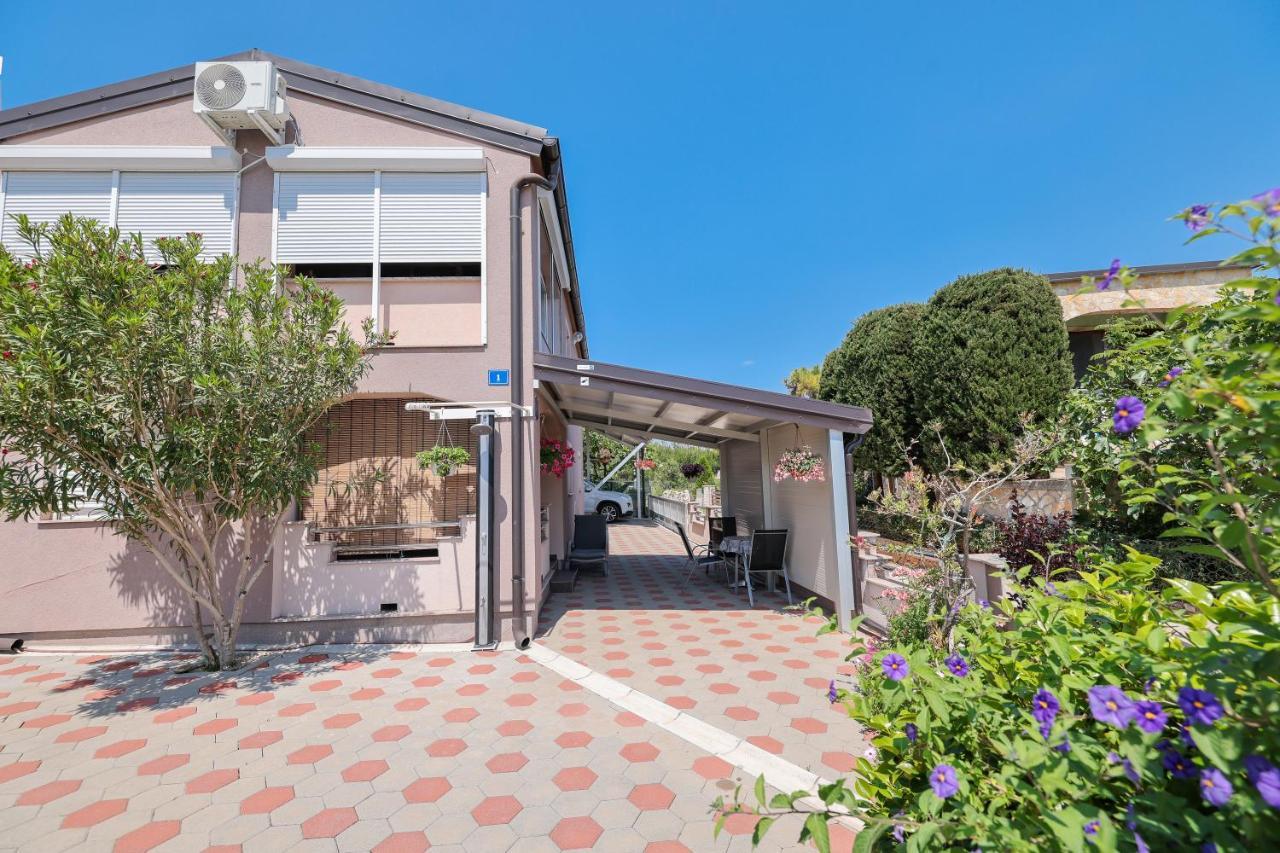 Two Bedroom Sunset Apartment *