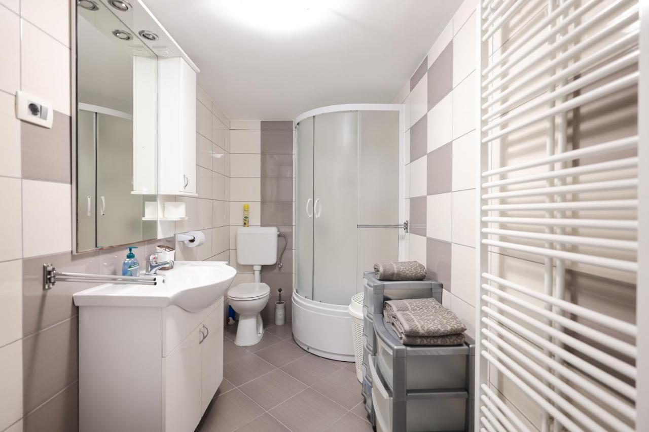 Two Bedroom Sunset Apartment *