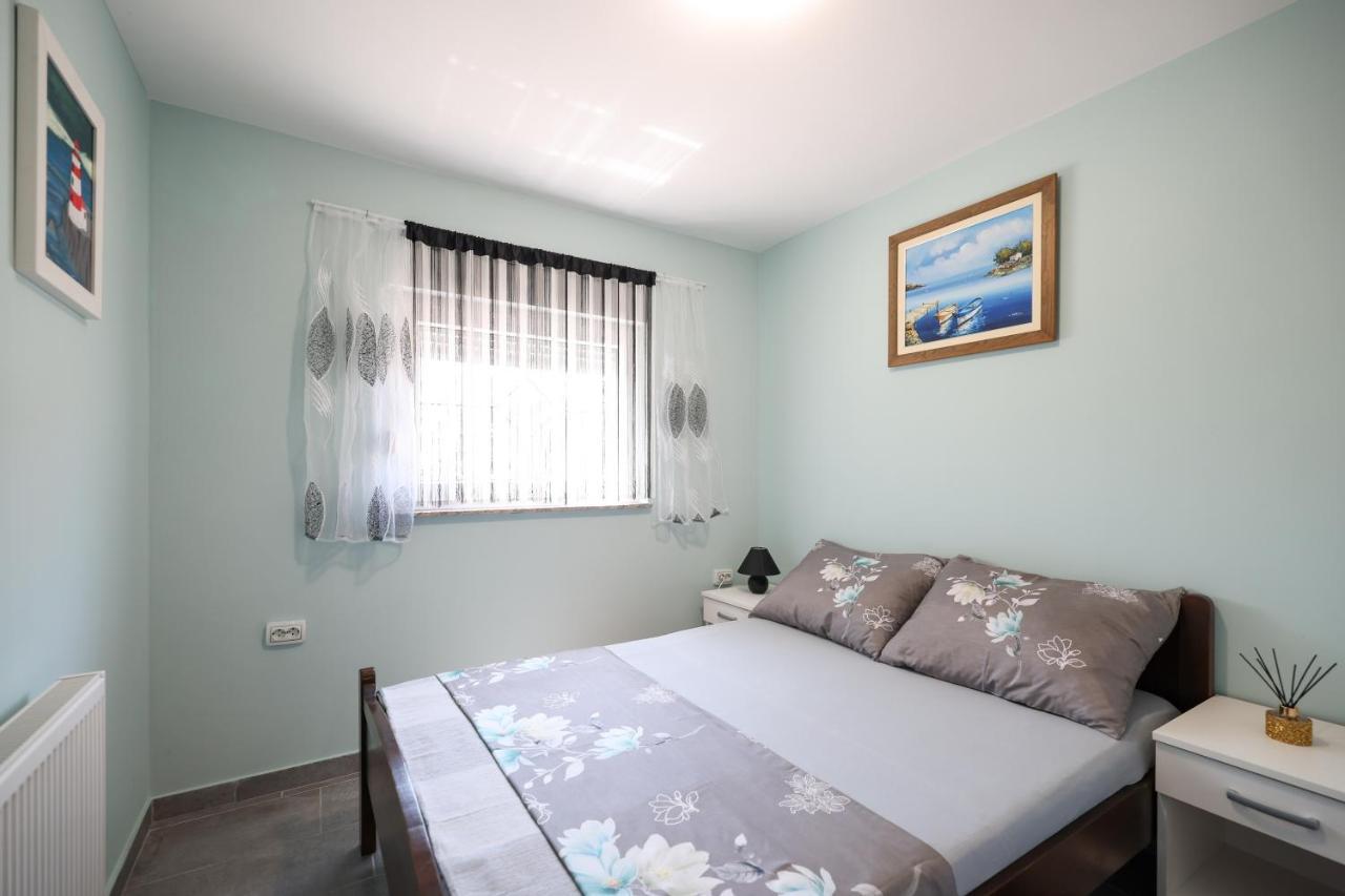 Two Bedroom Sunset Apartment *