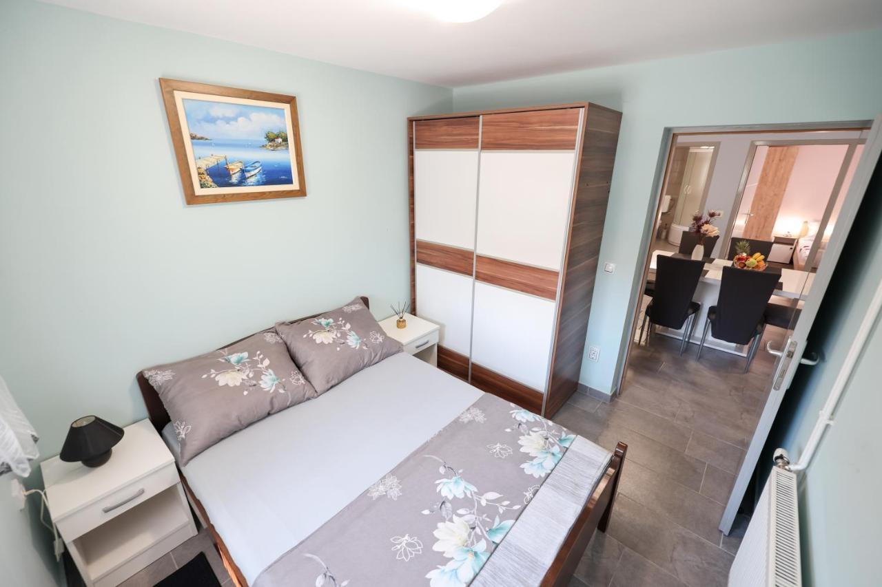 Two Bedroom Sunset Apartment Vir